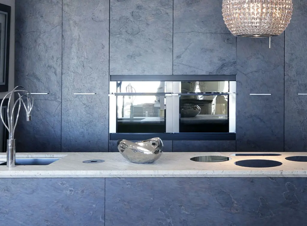 https://www.checkatrade.com/blog/wp-content/uploads/2023/06/Kitchen-tile-ideas-with-slate-and-stone.jpg