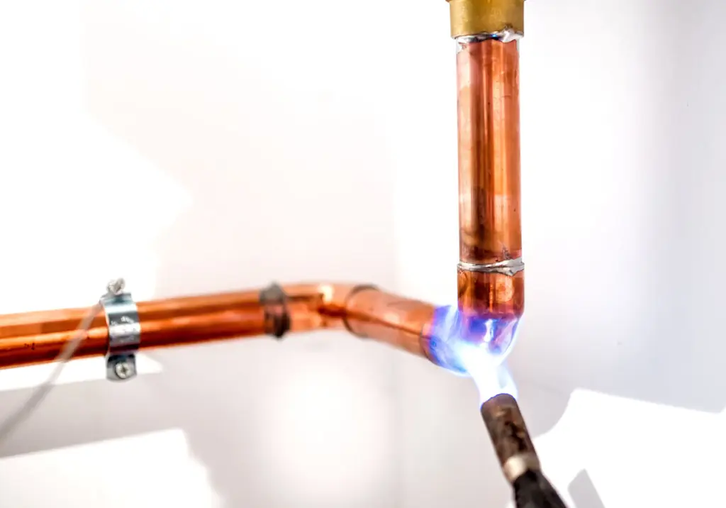 soldering-copper-pipe-elbow-torch-flame