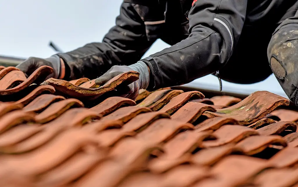 roof tile repair work