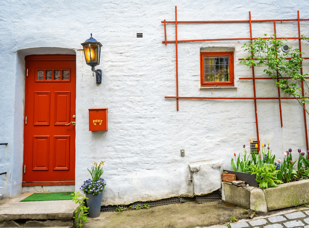 red door ideas for white house
