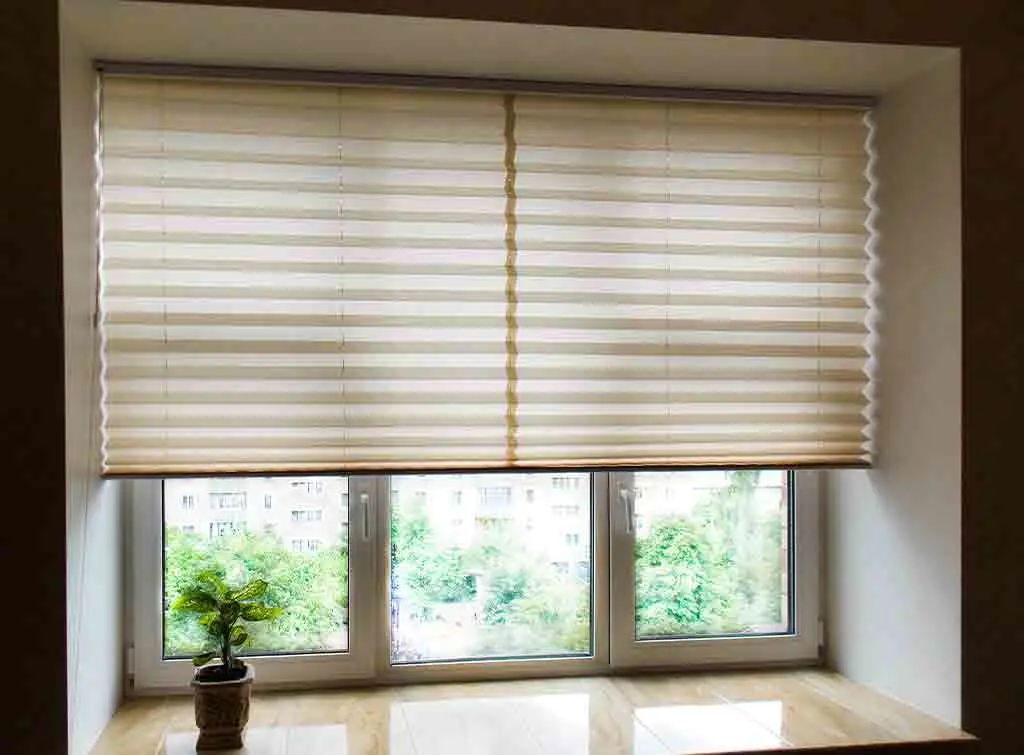shutting curtains and blinds can help save energy
