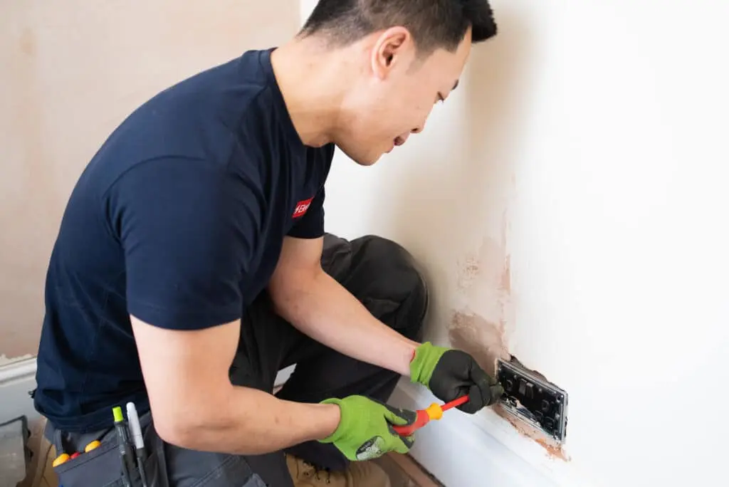 https://www.checkatrade.com/blog/wp-content/uploads/2024/07/electrians-guide-to-building-regulatiosn-plugs-1024x684.jpg