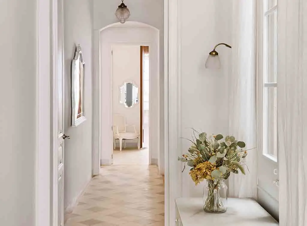 Create a stunning entrance with these hall decorating ideas