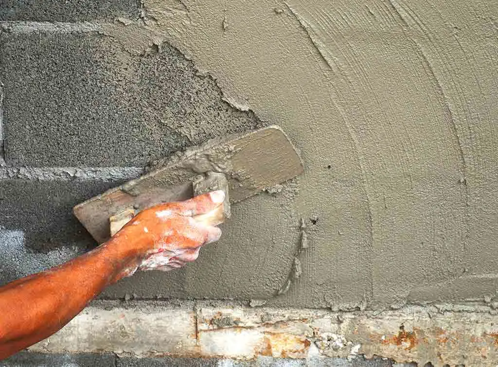 applying mortar mix