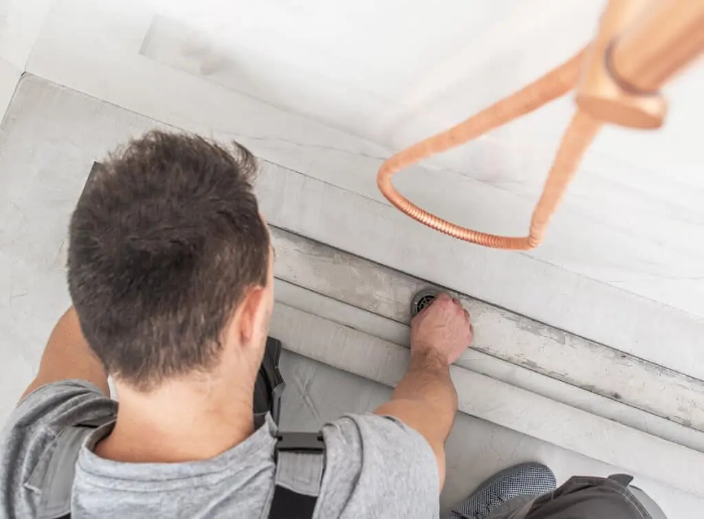 https://www.checkatrade.com/blog/wp-content/uploads/2024/10/how-to-replace-shower-drain-cover-1.jpg