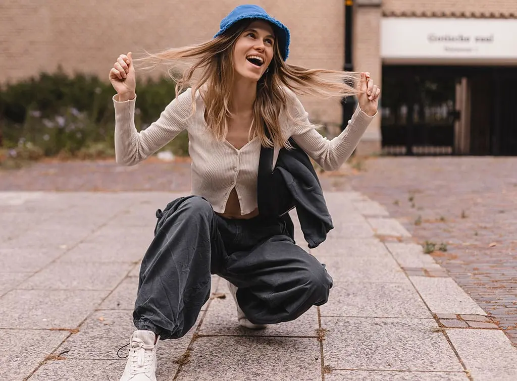 Girl wearing cargo pants and bucket hat