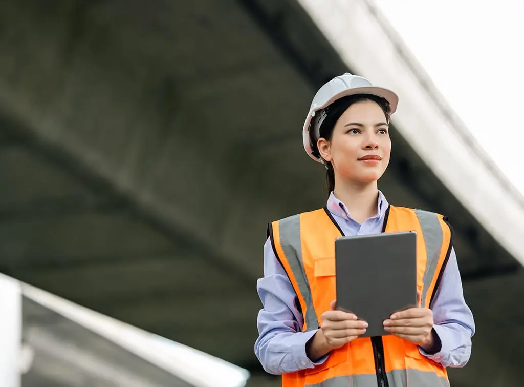 https://www.checkatrade.com/blog/wp-content/uploads/2023/10/building-surveyor-salaries-image-2.jpg
