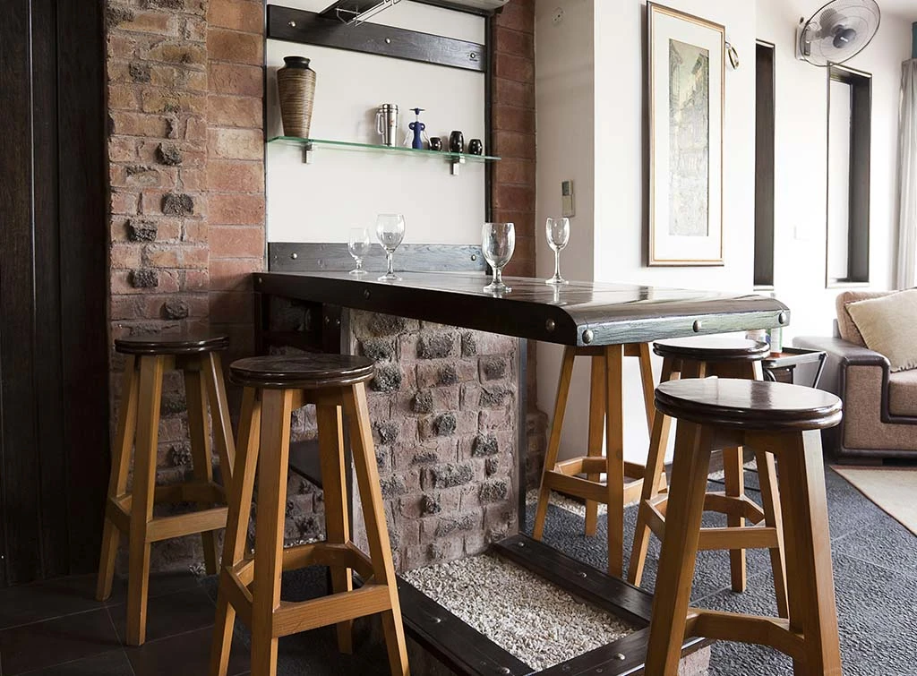 https://www.checkatrade.com/blog/wp-content/uploads/2023/07/Living-room-bar_.jpg