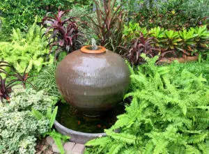 Water feature using round pot