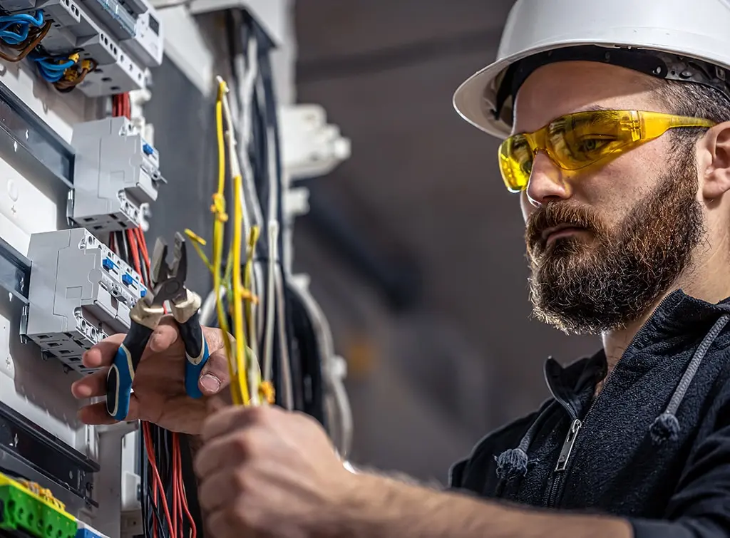 Find a commercial electrician near me