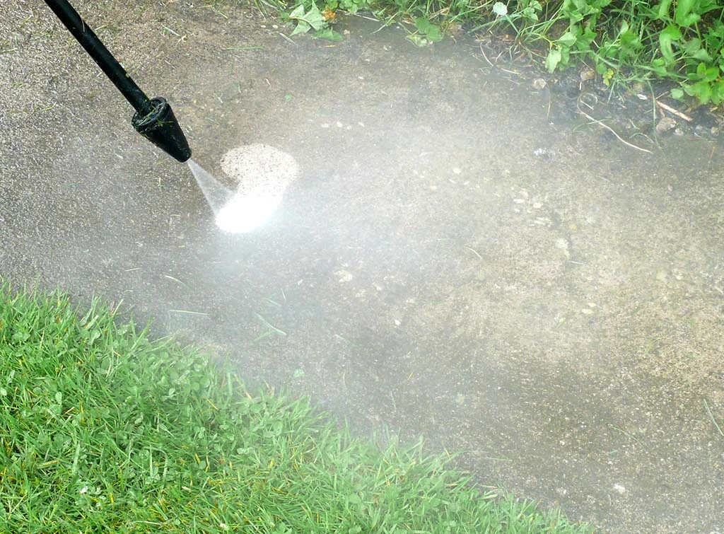 https://www.checkatrade.com/blog/wp-content/uploads/2024/03/Driveway-cleaning-near-me.jpg