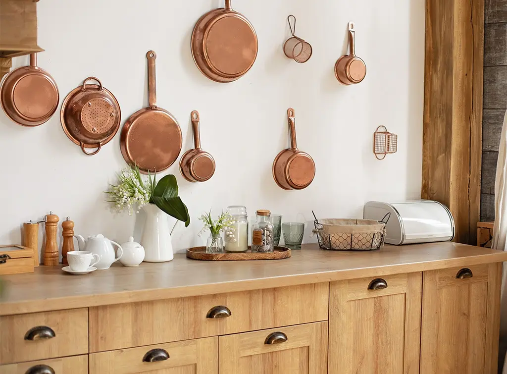 mount copper pans for kitchen wall ideas