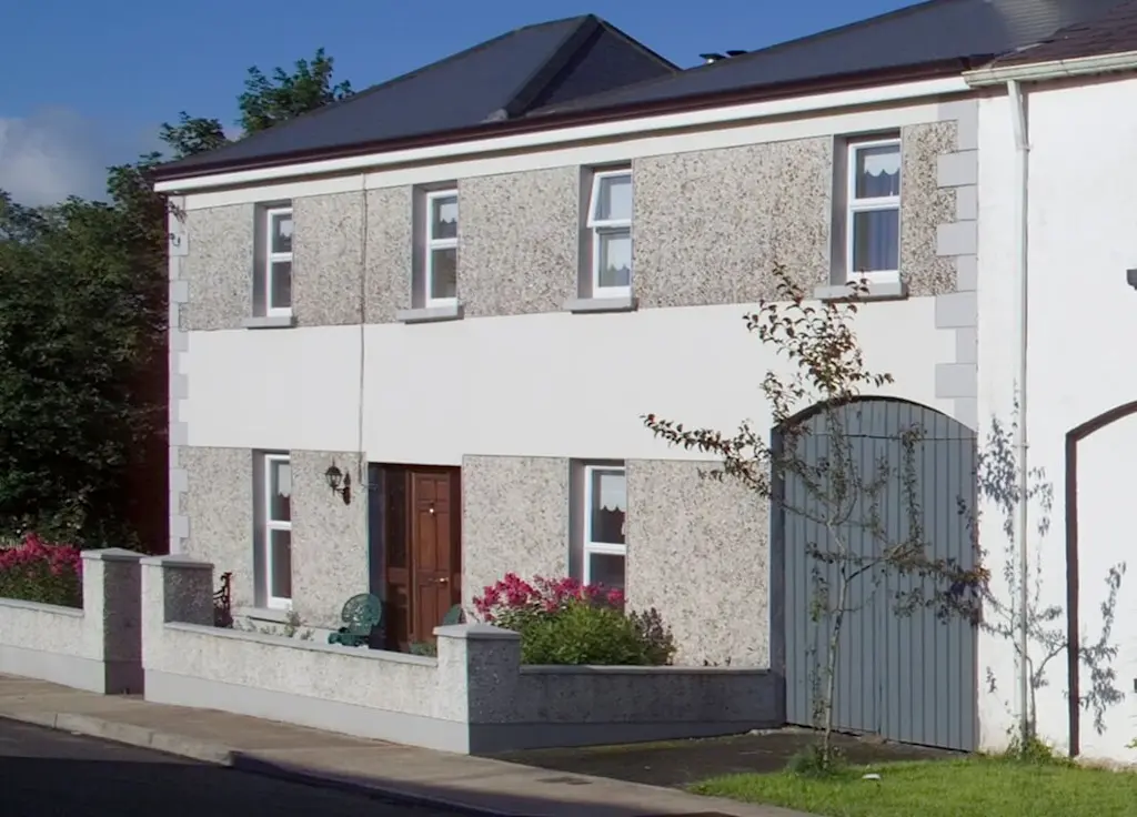 Pebble dash exterior on cottage