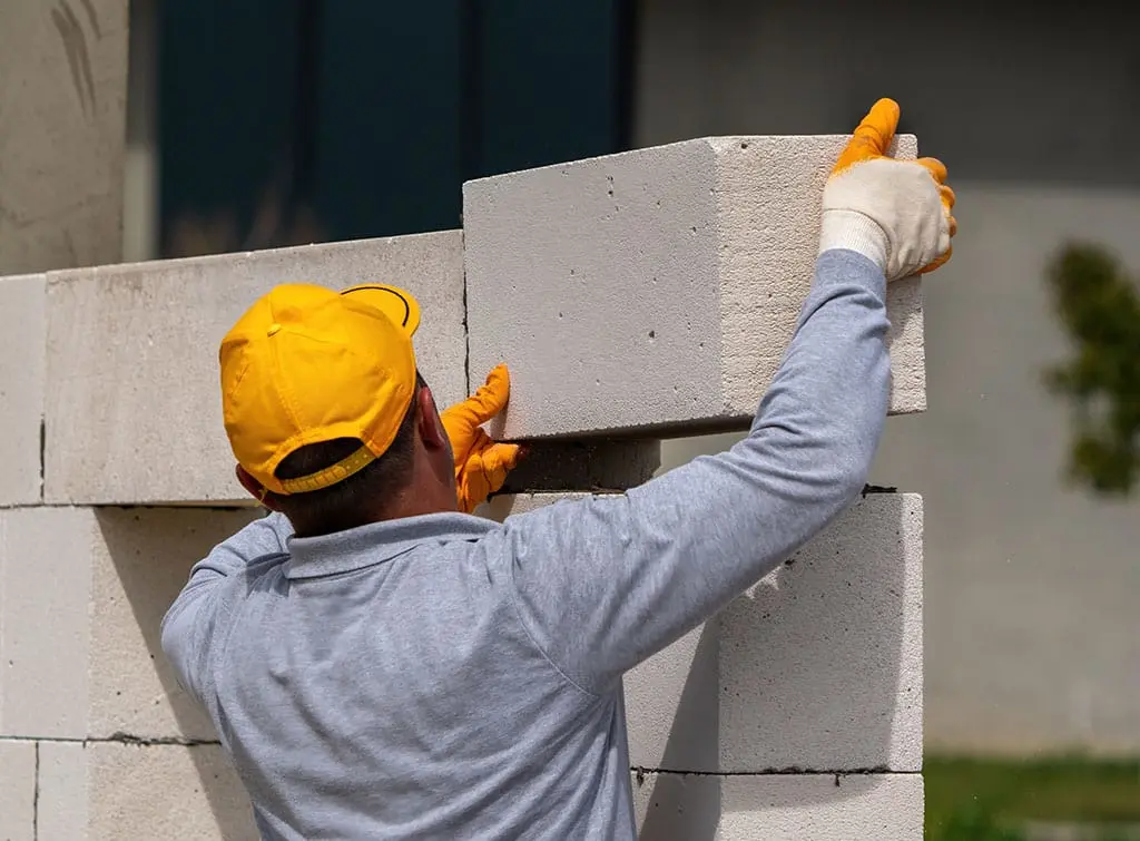 https://www.checkatrade.com/blog/wp-content/uploads/2024/01/Trade-How-the-become-a-bricklayer-Image-1.jpg