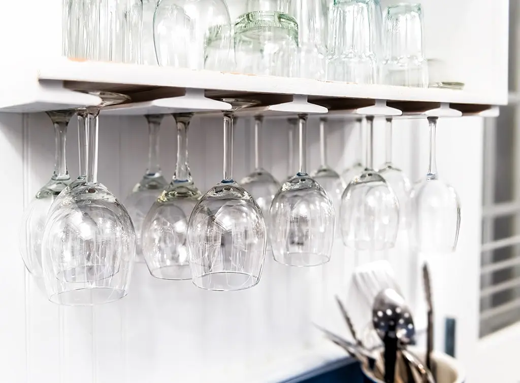 Wall-mounted wine glass storage
