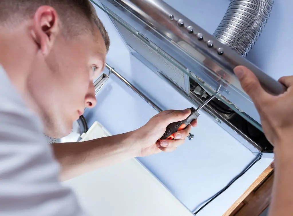 https://www.checkatrade.com/blog/wp-content/uploads/2020/08/kitchen-extractor-fan-installation-cost.jpg
