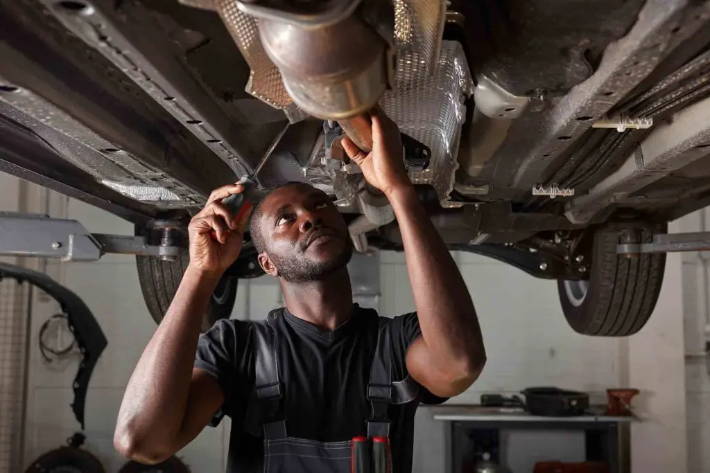 https://www.checkatrade.com/blog/wp-content/uploads/2022/03/Feature-mechanic-hourly-rate-uk-1024x683.jpg