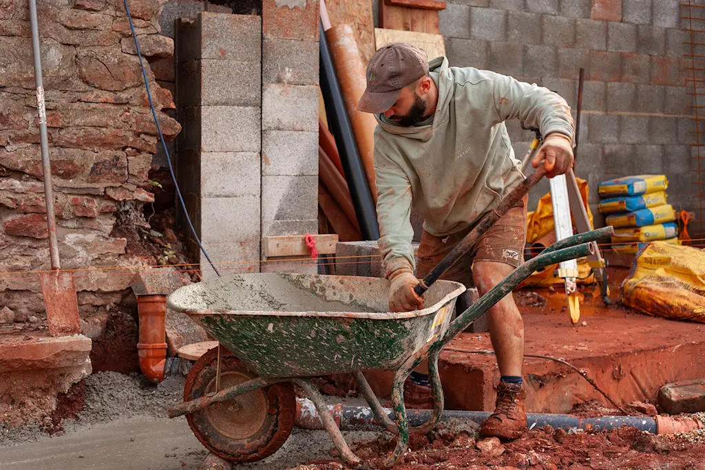 DOVETAIL BRISTOL 63 builder wheel barrow digging websize