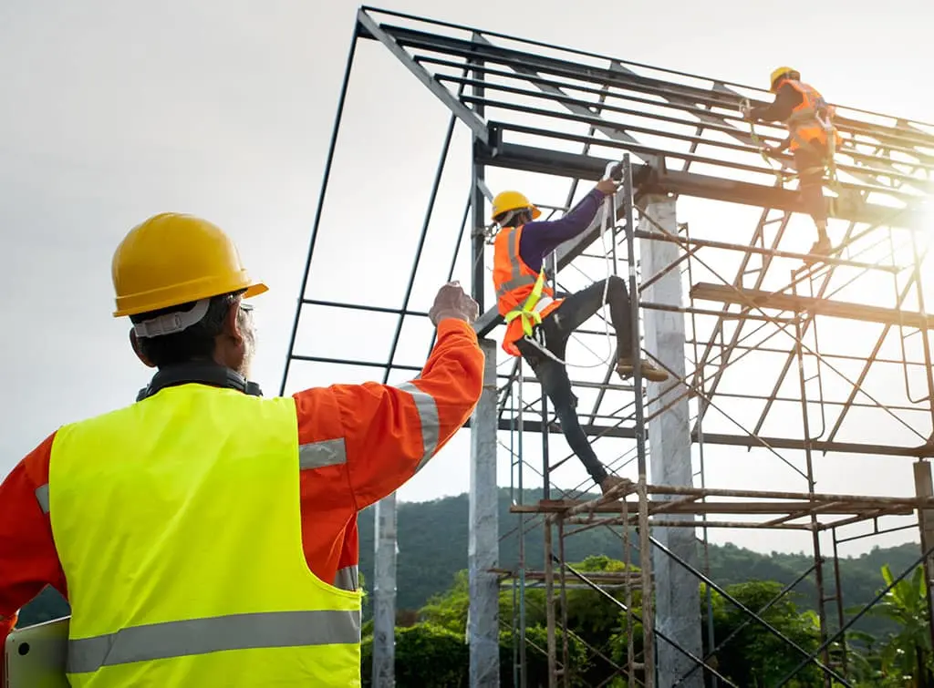 https://www.checkatrade.com/blog/wp-content/uploads/2023/08/Scaffold-trainer.jpg