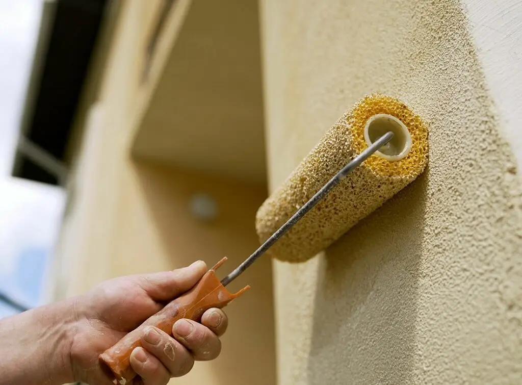 https://www.checkatrade.com/blog/wp-content/uploads/2024/10/painting-on-weather-coating-1-1.jpeg