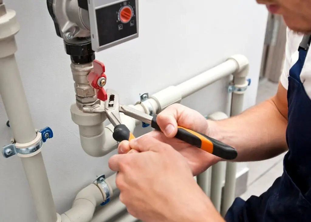 https://www.checkatrade.com/blog/wp-content/uploads/2024/10/plumber-fixing-condensate-pipe-from-leaking-1-1024x729.jpeg