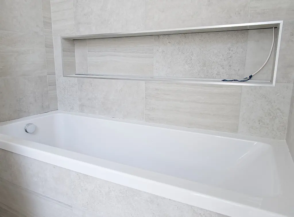 alcove shelving in bathroom