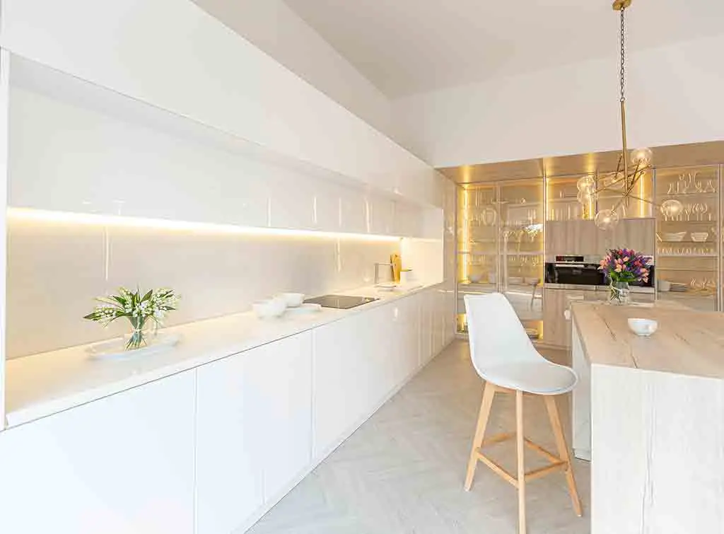 Incorporate a dining area in a long and skinny kitchen 
