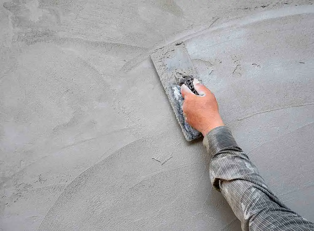 https://www.checkatrade.com/blog/wp-content/uploads/2021/07/Plastering-for-how-to-render-a-garden-wall_.jpg