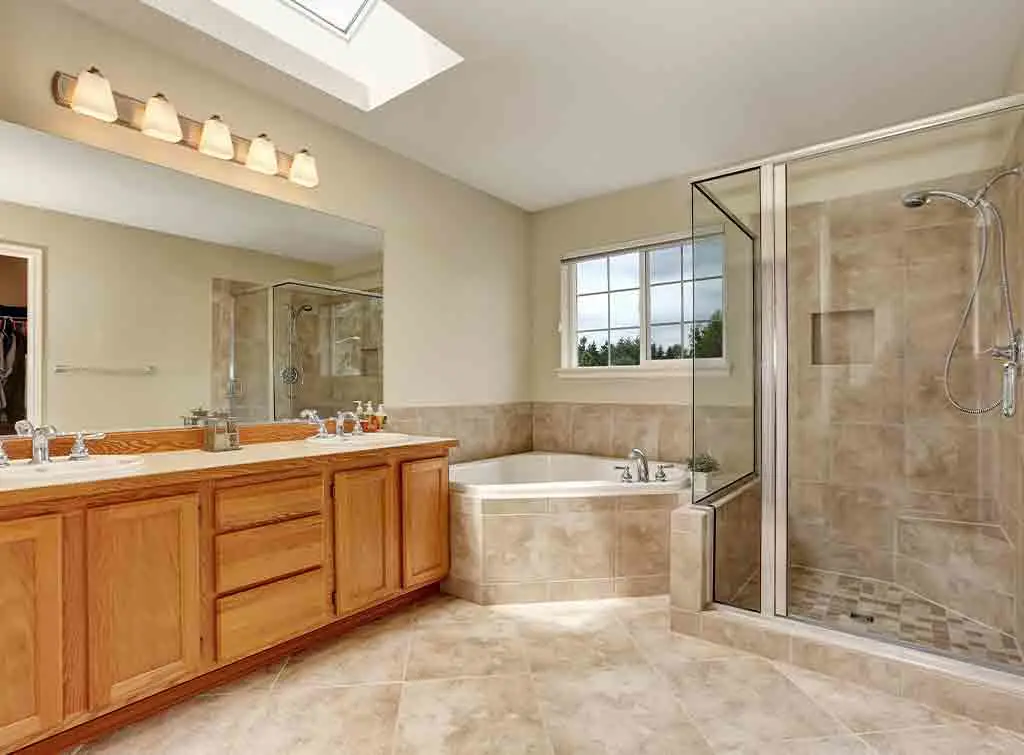 https://www.checkatrade.com/blog/wp-content/uploads/2021/02/curved-bath-panel-ideas.jpg