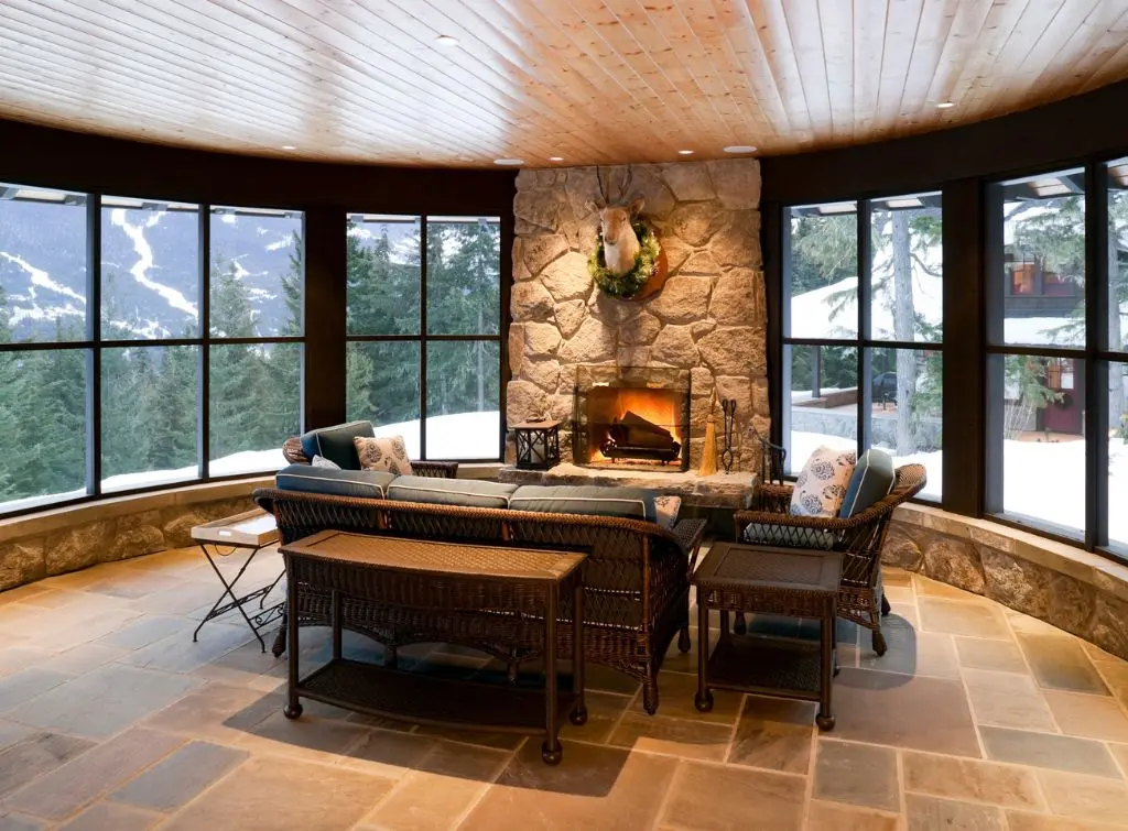 Simple cabin-chic aesthetic for stylish garden conservatory decor
