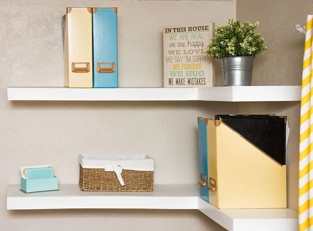 https://www.checkatrade.com/blog/wp-content/uploads/2024/02/corner-floating-shelves.jpg