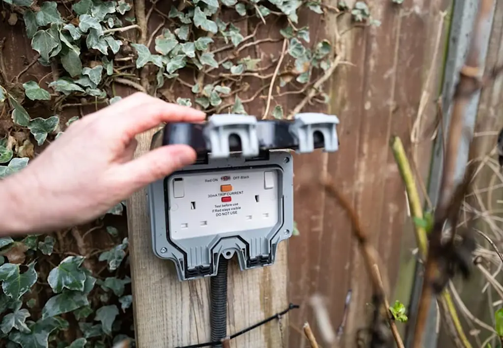 Outdoor plug socket