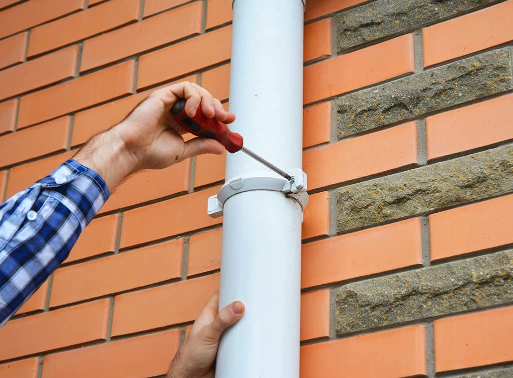 https://www.checkatrade.com/blog/wp-content/uploads/2021/11/Cost-to-repair-gutter-joint.jpg