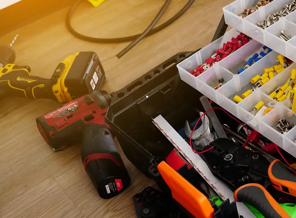 https://www.checkatrade.com/blog/wp-content/uploads/2024/08/impact-driver-power-tool-milwaukee.jpeg