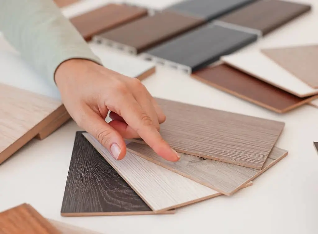 https://www.checkatrade.com/blog/wp-content/uploads/2025/01/choosing-laminate-flooring-specialists-near-me.jpeg
