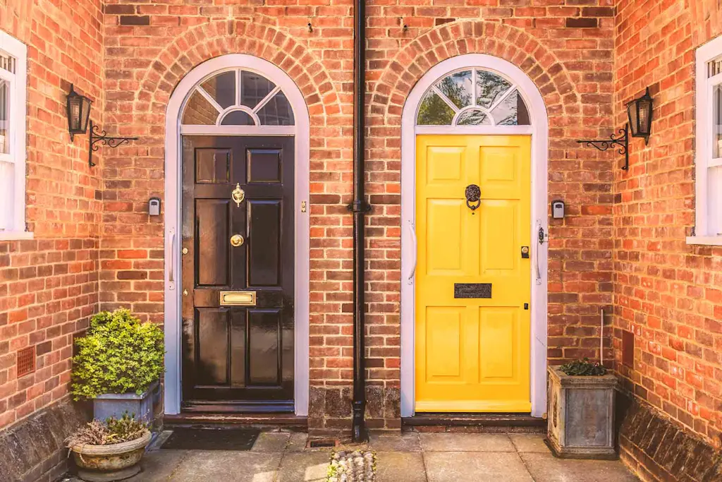 Composite doors vs wood doors: what’s best?