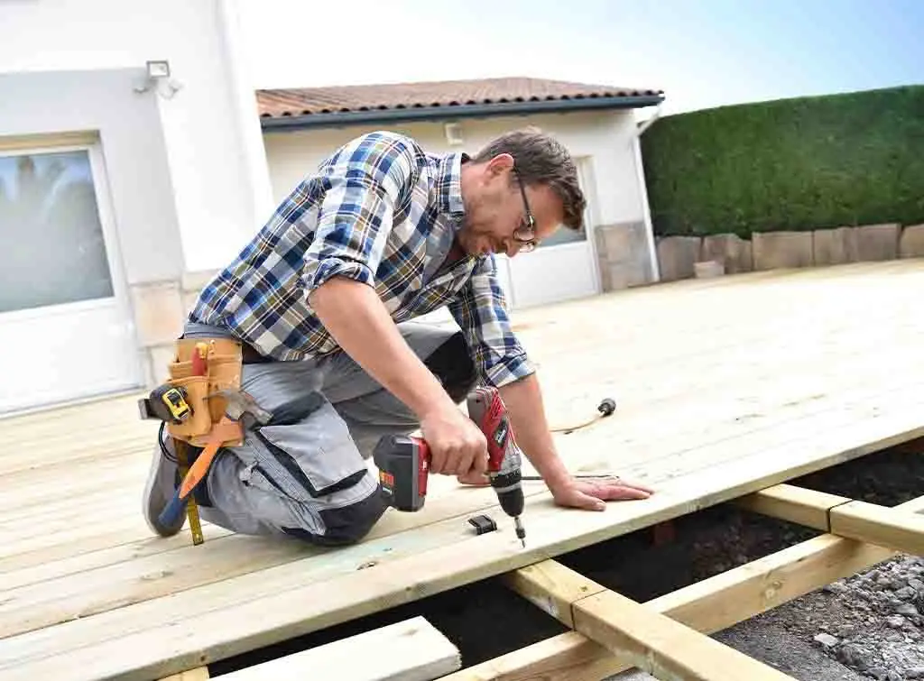https://www.checkatrade.com/blog/wp-content/uploads/2020/06/carpentry-prices-guide.jpeg
