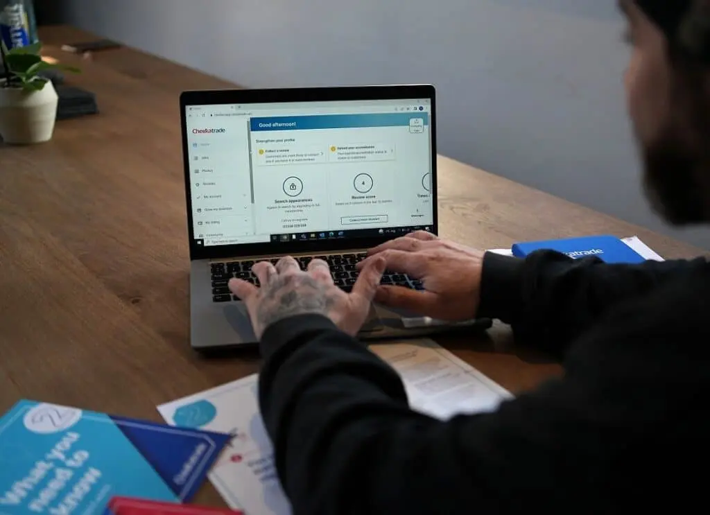 https://www.checkatrade.com/blog/wp-content/uploads/2023/02/what-are-business-objectives-1024x743.jpg