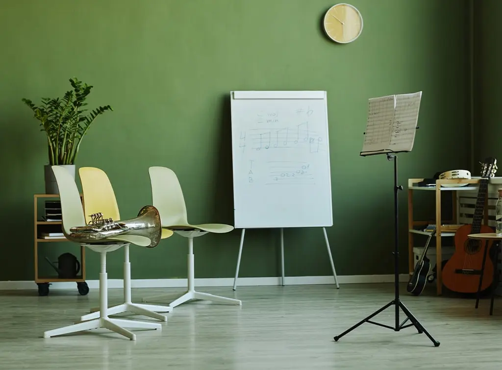 music room green walls ideas