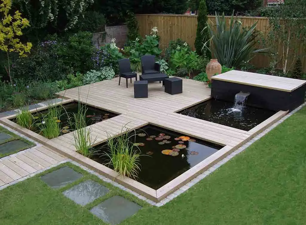https://www.checkatrade.com/blog/wp-content/uploads/2021/04/Raised-wooden-pond-ideas-5.jpg