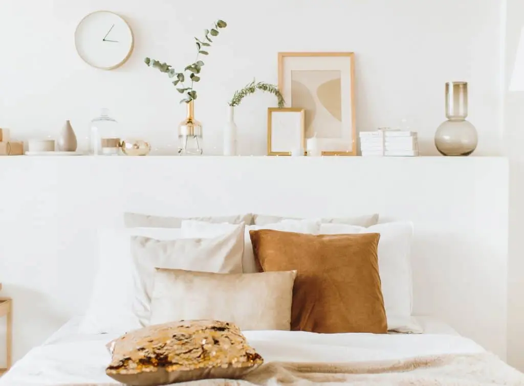 Shelving feature wall