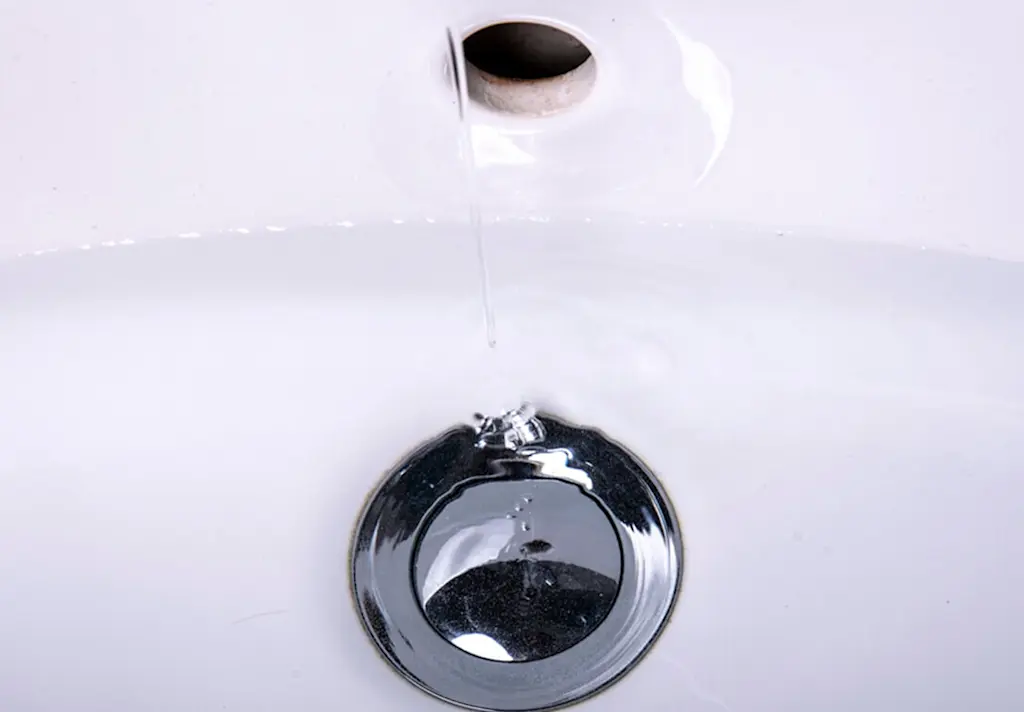 Sink stopper with water