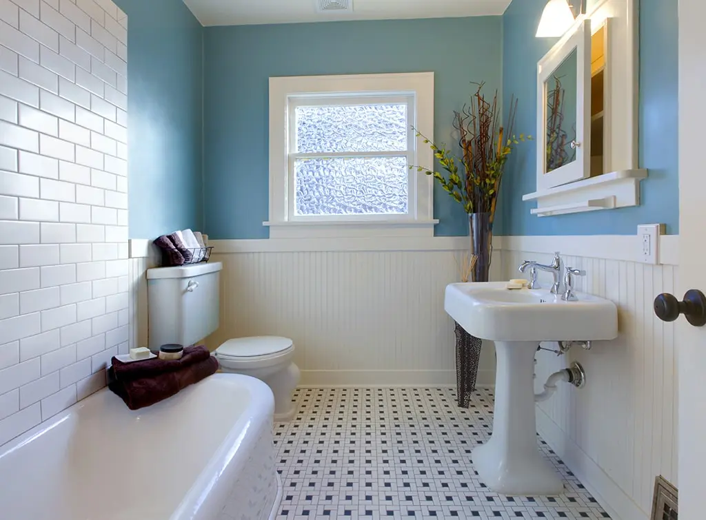 obscure glass in small bathroom