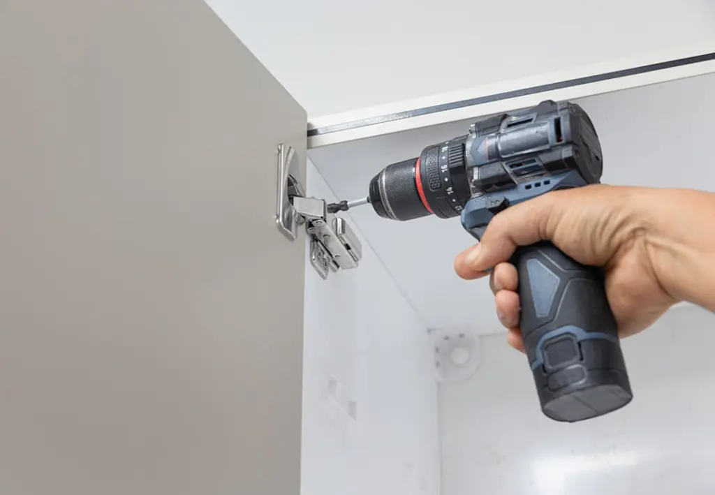 Moving hinge plate up or down