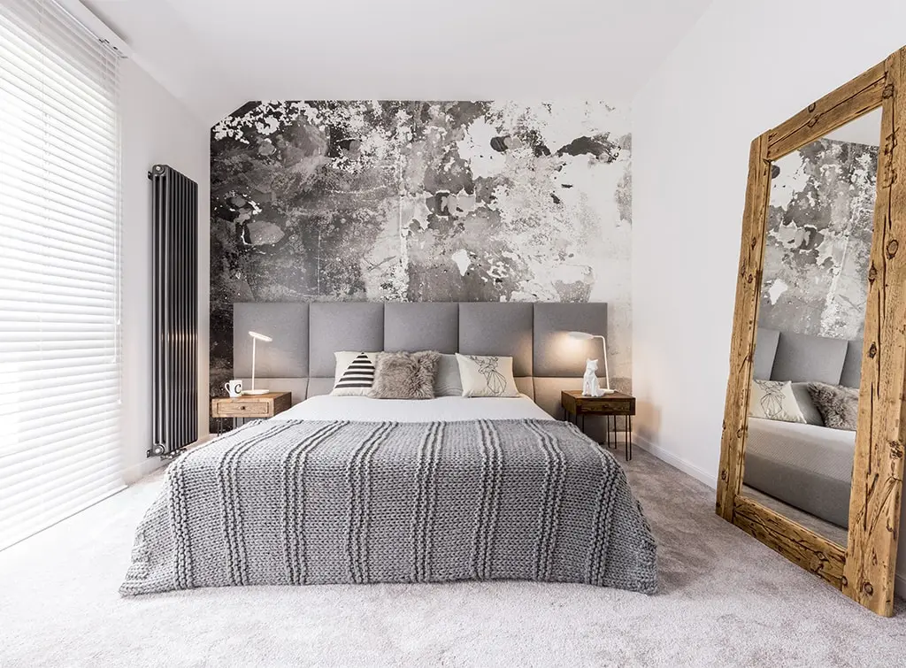 white walls and grey carpet