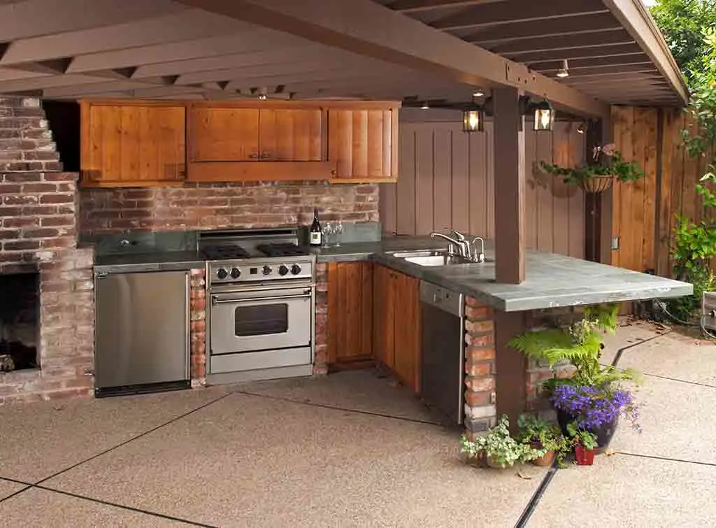 Build outdoor kitchen cost