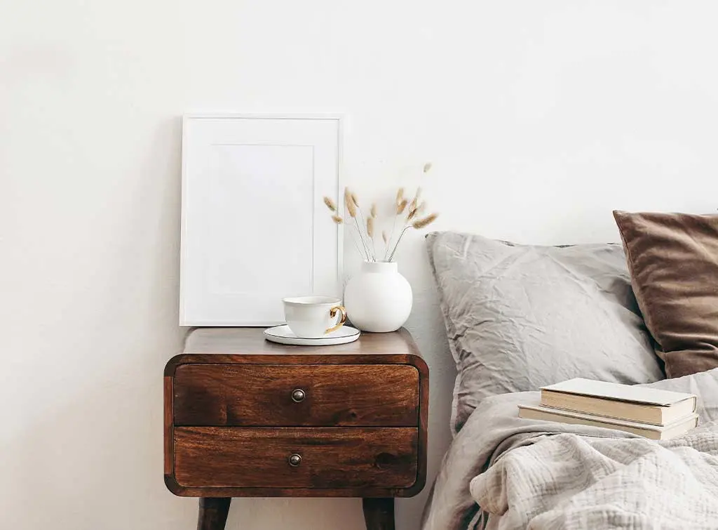 choose classic wood furniture for brown bedroom ideas