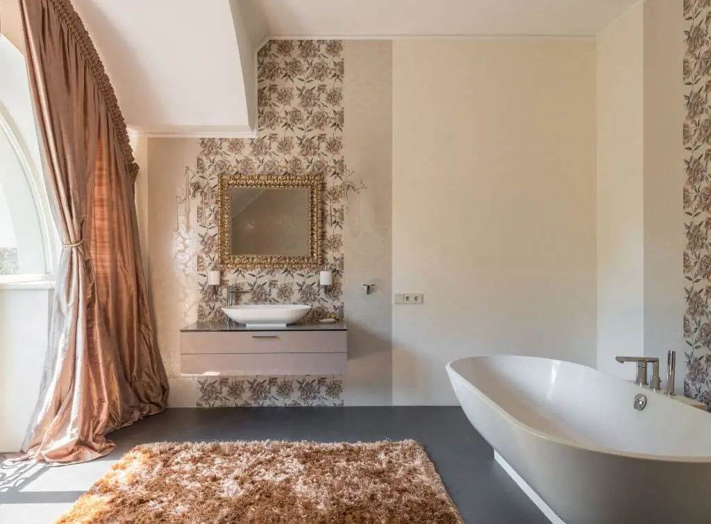 https://www.checkatrade.com/blog/wp-content/uploads/2023/11/Regency-styled-bathroom.jpg