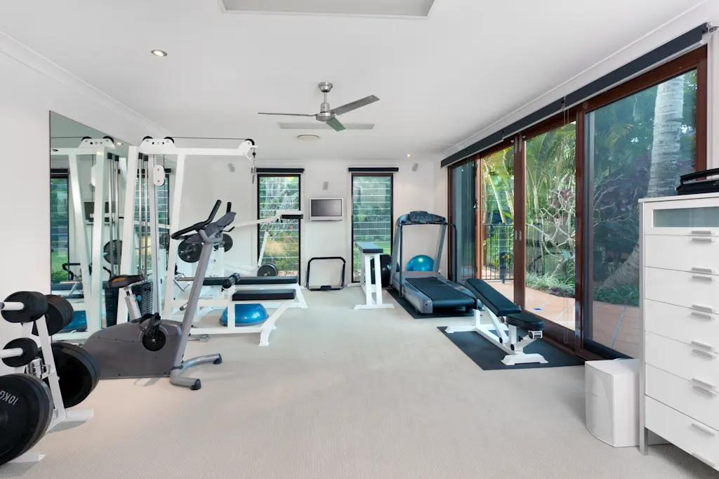 Gym decorating ideas mirrors