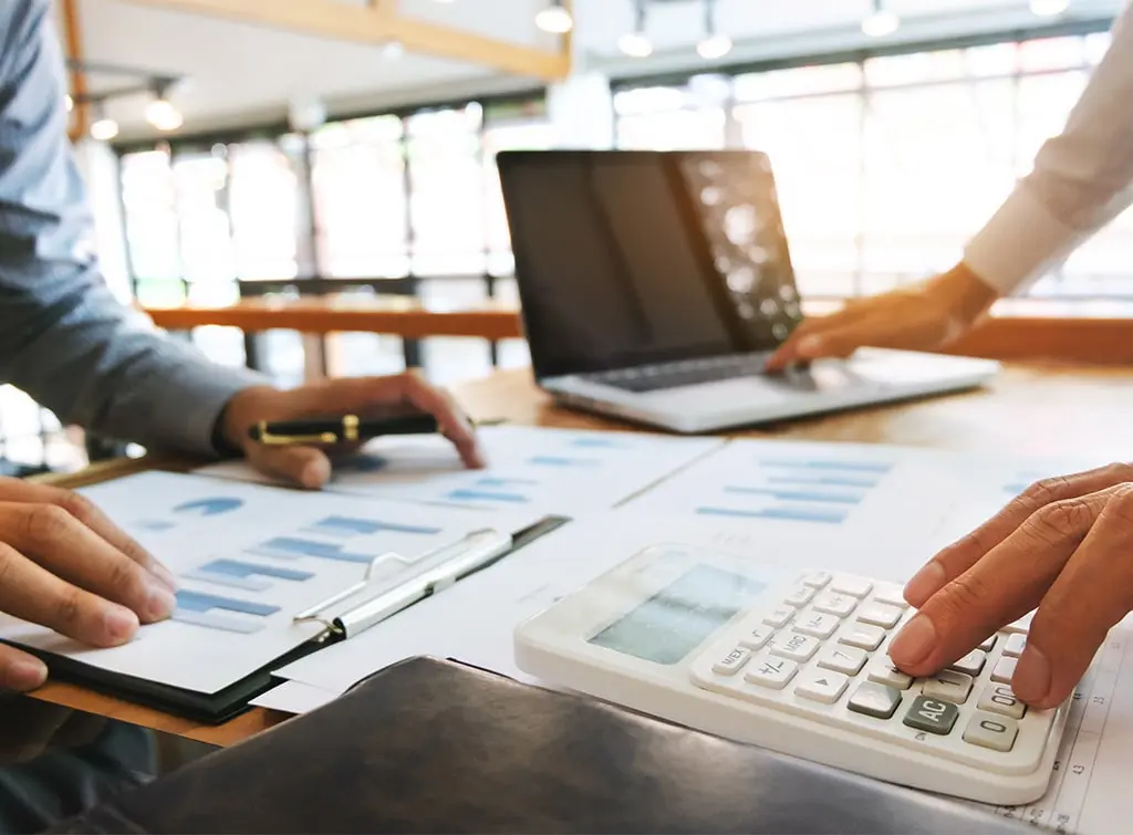 https://www.checkatrade.com/blog/wp-content/uploads/2024/05/How-to-create-a-roofing-invoice-Image-4.jpg